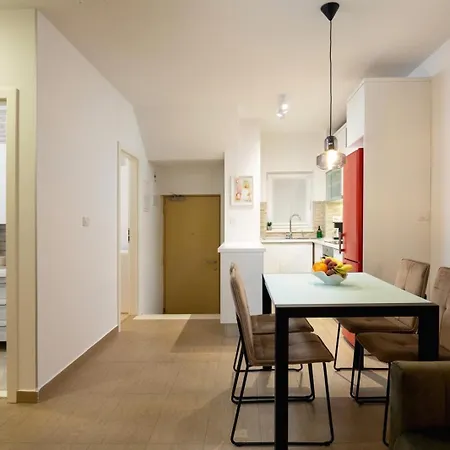 Tomas Garden Lux アパート